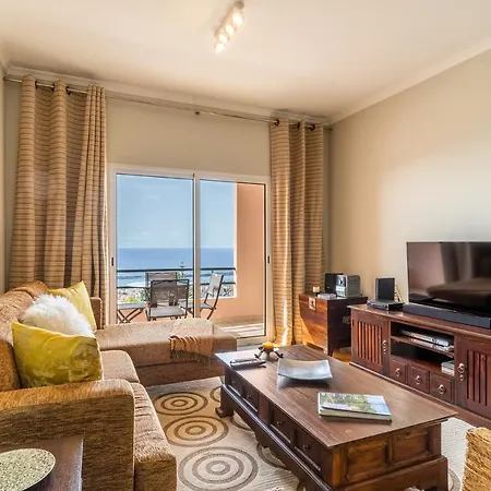 شقة Stylish With Balcony And Amazing Views Over And The Sea *