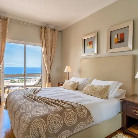 Stylish With Balcony And Amazing Views Over And The Sea 아파트 푼샬