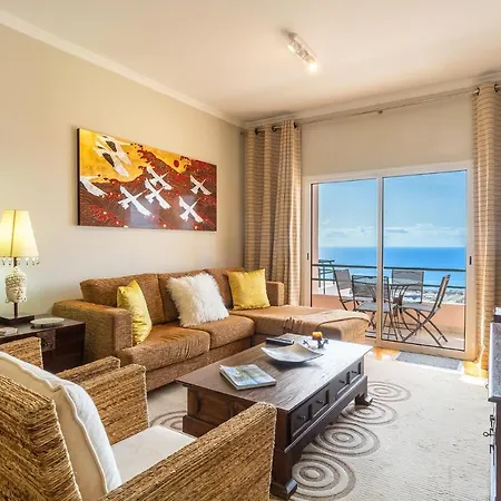 Stylish With Balcony And Amazing Views Over And The Sea פונשל