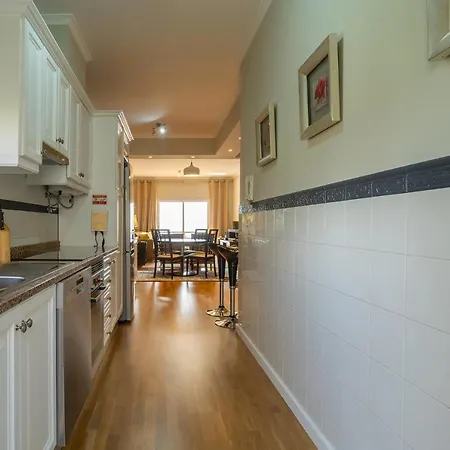 아파트 Stylish With Balcony And Amazing Views Over And The Sea *