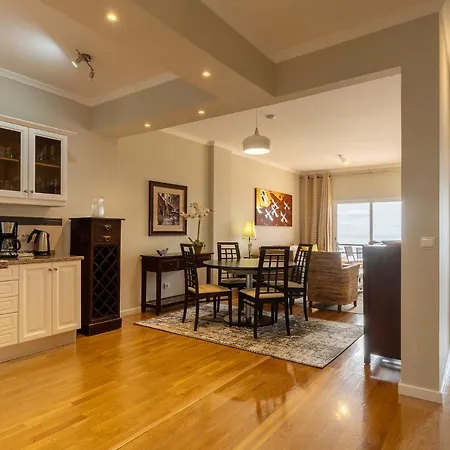 Stylish With Balcony And Amazing Views Over And The Sea *