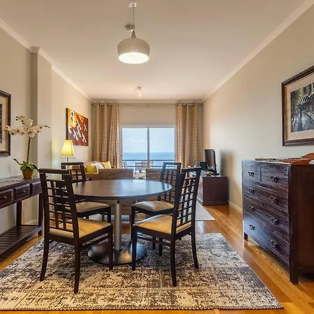Stylish With Balcony And Amazing Views Over And The Sea * 푼샬