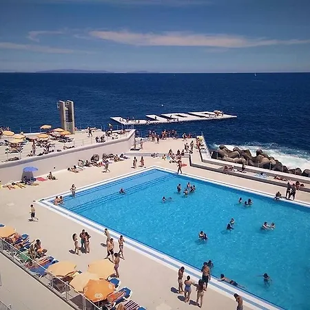 Stylish With Balcony And Amazing Views Over And The Sea شقة فونشال