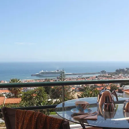 דירה Stylish With Balcony And Amazing Views Over And The Sea