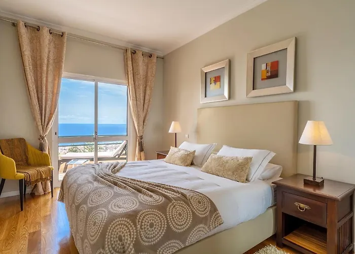 Stylish With Balcony And Amazing Views Over And The Sea Apartamento Funchal (Madeira)