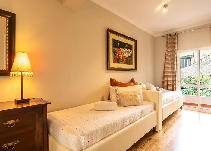 Stylish With Balcony And Amazing Views Over And The Sea * Funchal