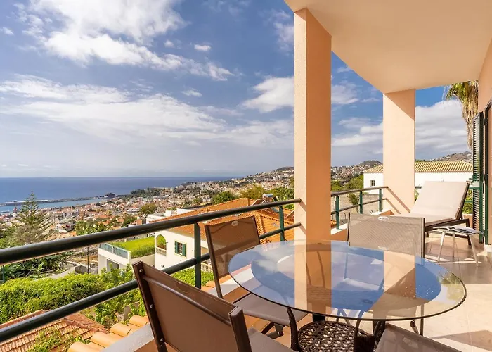 Stylish With Balcony And Amazing Views Over And The Sea Funchal
