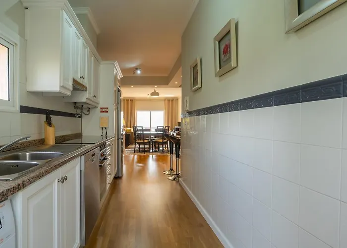 Apartman Stylish With Balcony And Amazing Views Over And The Sea *