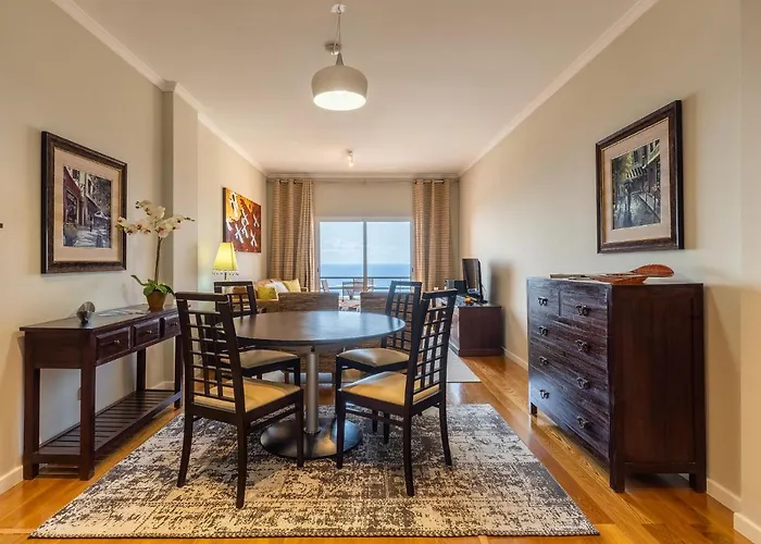 Stylish With Balcony And Amazing Views Over And The Sea * Funchal