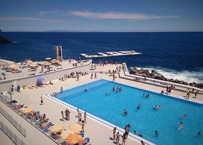 Stylish With Balcony And Amazing Views Over And The Sea Apartman Funchal